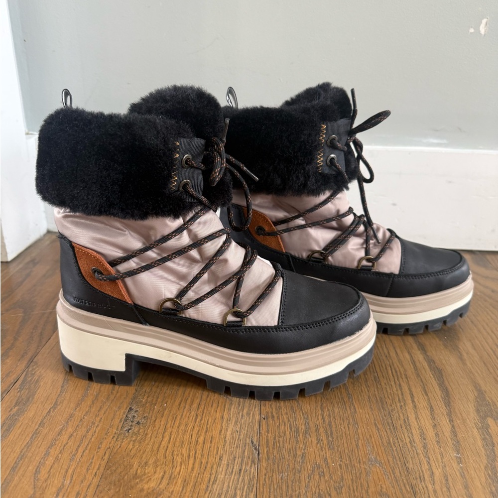 Women’s Cougar boots size 8 w